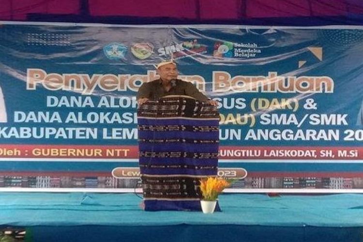 Foto: Gubernur NTT, Viktor Bungtilu Laiskodat melakukan kunjungan kerja di SMA Negeri I Nubatukan, Lewoleba, Kabupaten Lembata, Kamis (27/4/2023).