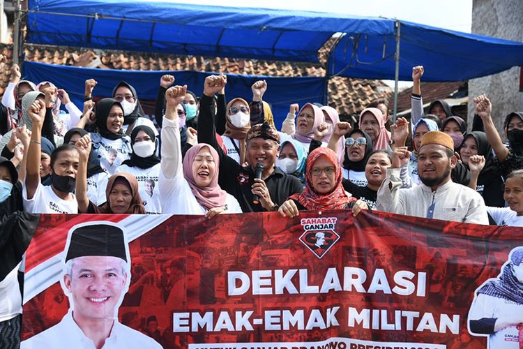 Deklarasi Emak-Emak Militan Bandar Lampung mendukung Ganjar Pranowo untuk maju sebagai calon presiden pada Pilpres 2024. 