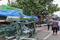 Kecelakaan Truk Maut di Bekasi, Mobil Pikap dan Sejumlah Motor Tertimpa Tiang yang Roboh