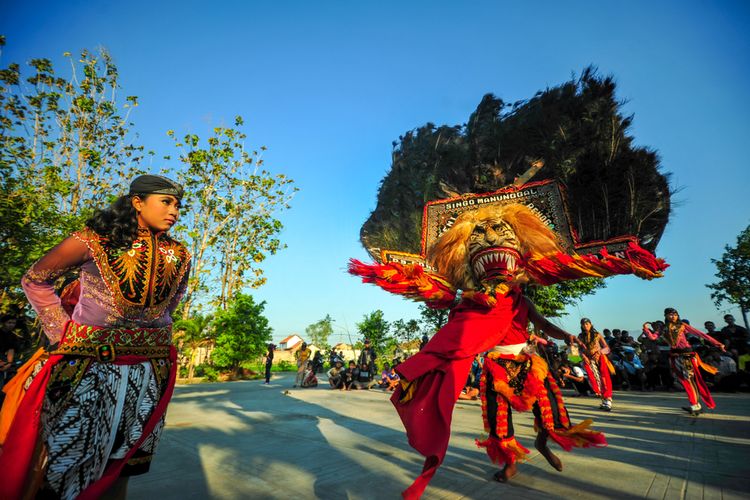 Kesenian Reog Ponorogo asal Indonesia akan diusulkan sebagai Warisan Budaya Tak Benda (Intangible Cultural Heritagen/ICH) ke UNESCO.