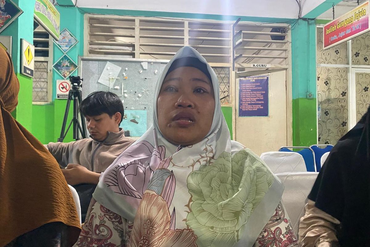 Rosdiyana (37), ibu dari almarhum Mahesya Putra, salah satu korban kecelakaan maut SMK Lingga Kencana di Subang, saat ditemui di Gedung YKS, Sawangan, Depok, Senin (13/5/2024).