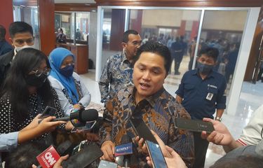 Menteri BUMN Erick Thohir ditemui di Kompleks Parlemen Senayan, Jakarta, Selasa (7/6/2022).