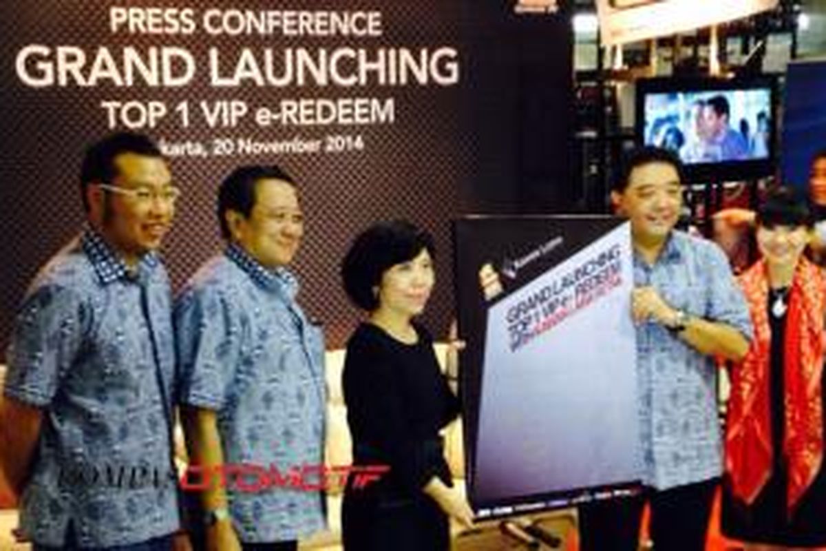 PT Topindo Atlas Asia (TAA) selaku pemegang tunggal merek pelumas Top 1 di Indonesia menggandeng Kawan Lama Retail Group dengan meluncurkan VIP Card di ACE Hardware, Gandaria, Jakarta Selatan, Kamis (20/11/2014).
