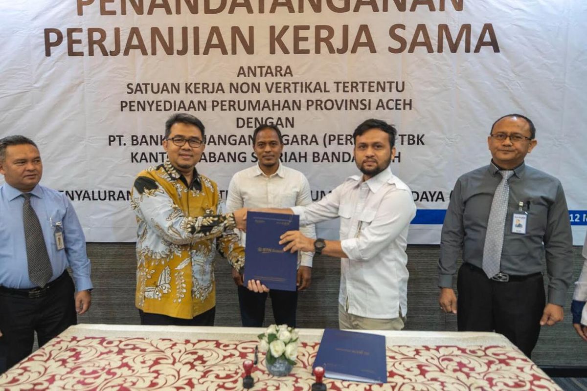 Penandatanganan perjanjian kerjasama Satuan Kerja Non Vertikal Tertentu (SNVT) Penyediaan Perumahan Provinsi Aceh dengan Bank Tabungan Negara (BTN).