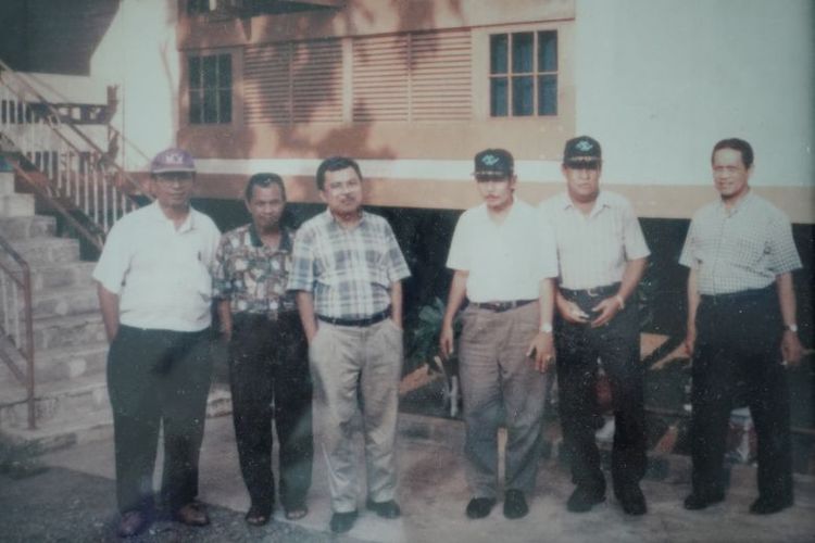 Jusuf Kalla saat menjalankan usaha keluarganya, NV Hadji Kalla Trading Company. 

