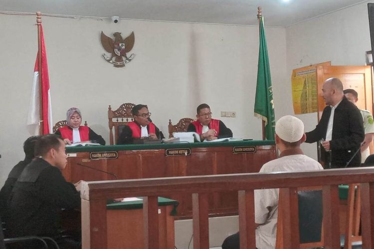 Sidang perdana kasus tabrak lari yang menewaskan mahasiswi Cianjur dengan terdakwa Sugeng Guruh (41) di Pengadlian Negeri Cianjur, Selasa (4/4/2023)