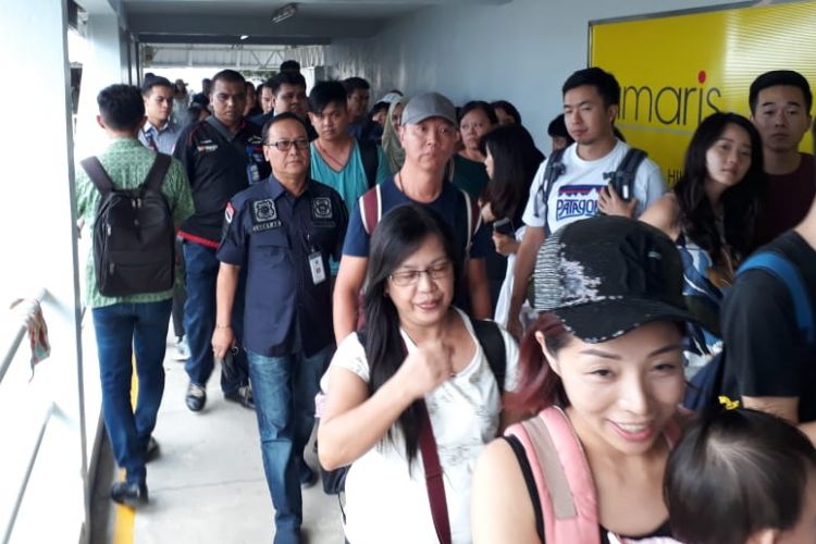 Kantor Imigrasi Kelas 1 Khusus Batam mencatat sedikitnya ada 51.555 Warga Negara Asing (WNA) berkunjung ke Batam, Kepulauan Riau (Kepri) sejak 20 Desember 2018 hingga 25 Desember 2018, Kamis (27/12/2018).