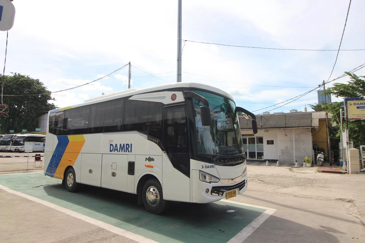 Ilustrasi bus angkutan DAMRI rute Serang - Bandara Soekarno-Hatta