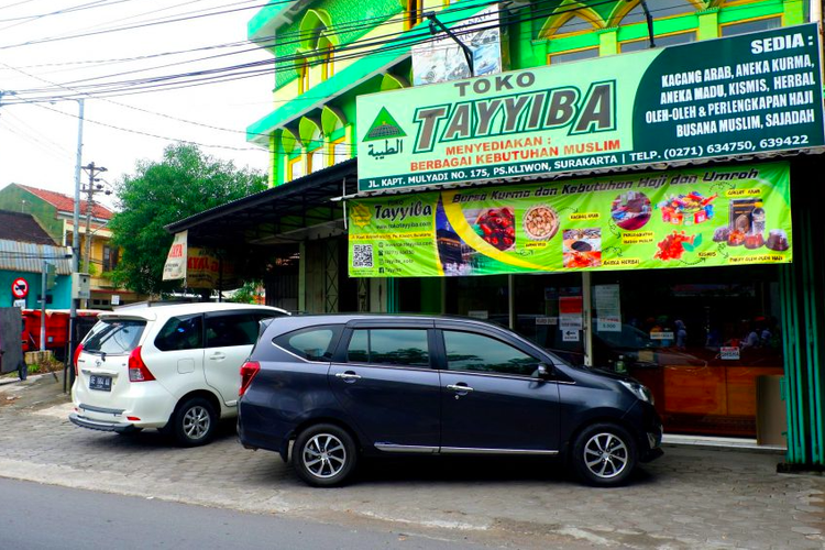 Toko Tayyiba, salah satu toko oleh-oleh haji di Solo