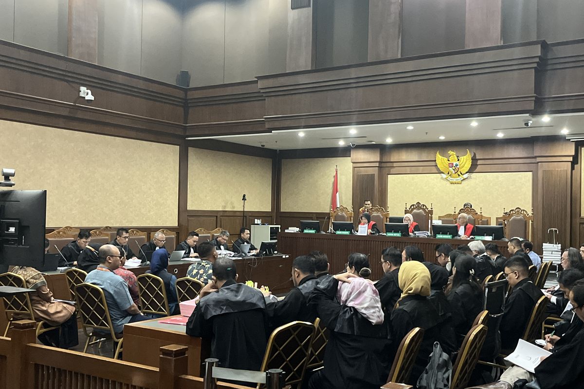 Panitera PN Surabaya-Pegawai Pajak Jadi Saksi di Sidang Zarof Ricar