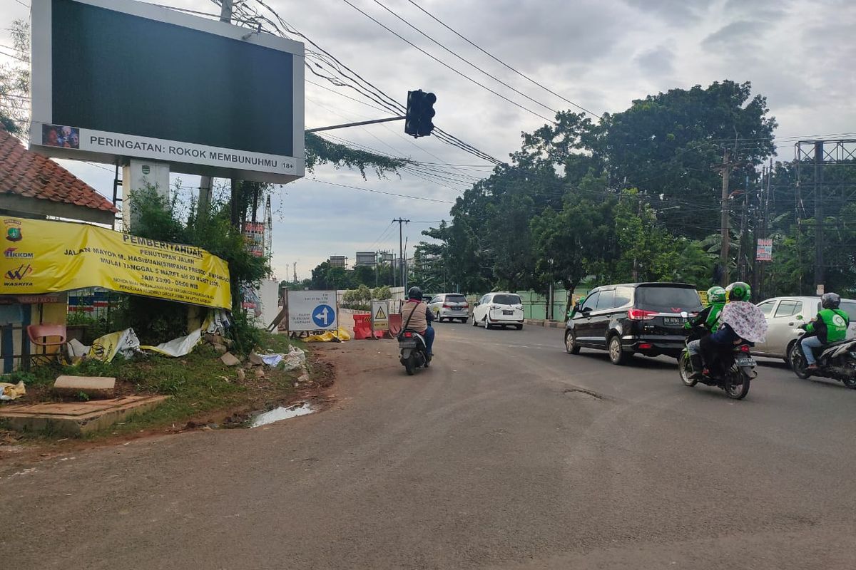 Jalan Hasibuan, Bekasi, ditutup pada Kamis (5/3/2020).