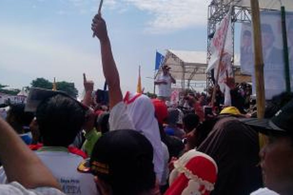 Calon presiden Prabowo Subianto berkampanye di Stadion Mayjen H Andi Matalatta, Makassar, Sulawesi Selatan, Selasa (17/6/2014).