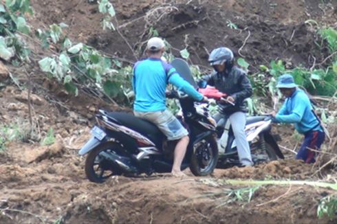 Tanah Longsor di Trenggalek, Jalur Penghubung Dua Kecamatan Terputus