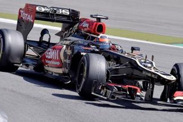 Pebalap Lotus dari Finlandia, Kimi Raikkonen megemudikan mobilnya pada balapan GP Jerman, di Sirkuit Nurburgring, Minggu (7/7/2013).