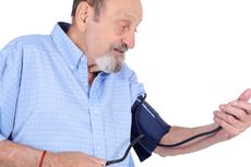 8 Cara Mengatasi Hipertensi pada Lansia secara Alami dan Pakai Obat