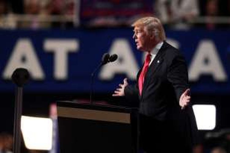 Donald Trump saat memberikan pidato ketika secara resmi menerima pencalonan dirinya sebagai kandidat presiden AS untuk bertarung dalam pemilihan presiden November mendatang.