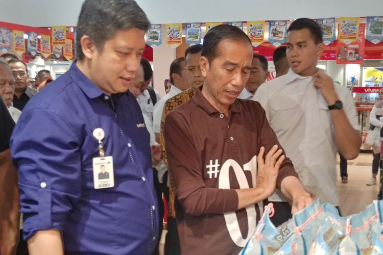 Jokowi di Transmart Palembang, Minggu (25/11/2018).