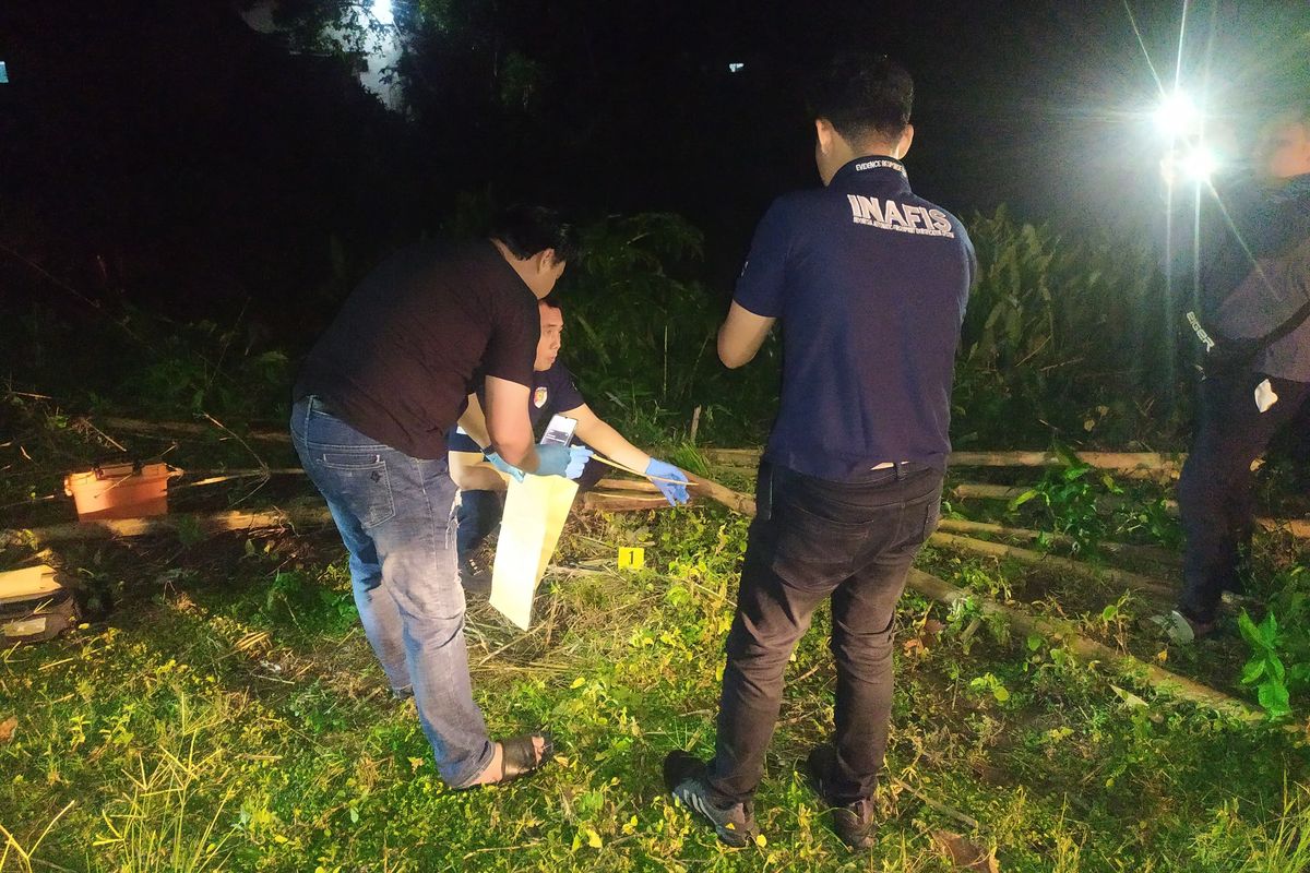 Polisi melakukan olah TKP penemuan bayi di Kabupaten Jember pada Minggu (23/3/2025)