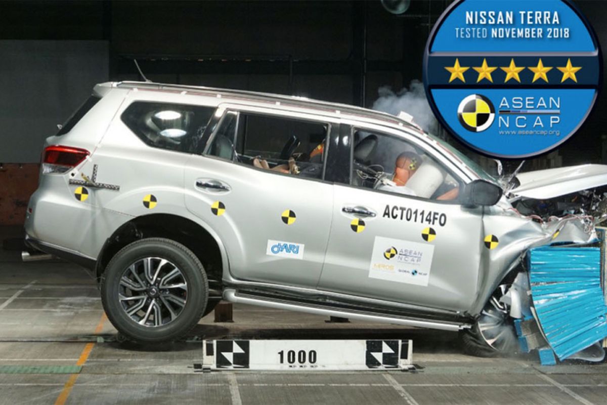 SUV Nissan Terra mendapat lima bintang dalam uji tabran ASEAN NCAP