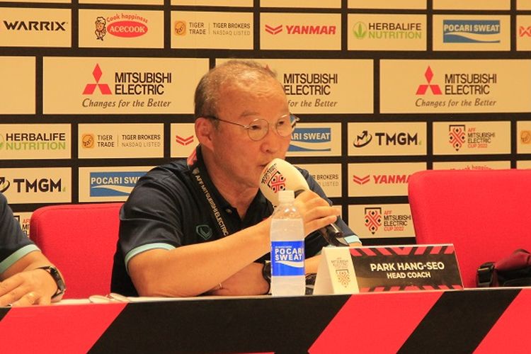 Pelatih timnas Vietnam Park Hang-seo berbicara dalam sesi konferensi pers seusai leg pertama semifinal Piala AFF 2022 Indonesia vs Vietnam di Stadion Utama Gelora Bung Karno (SUGBK) Senayan, Jakarta, pada Jumat (6/1/2023).