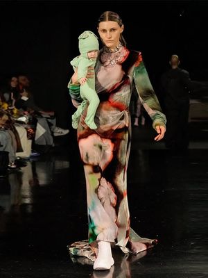 Florence dan Karolina menjadi model untuk NYFW 2024