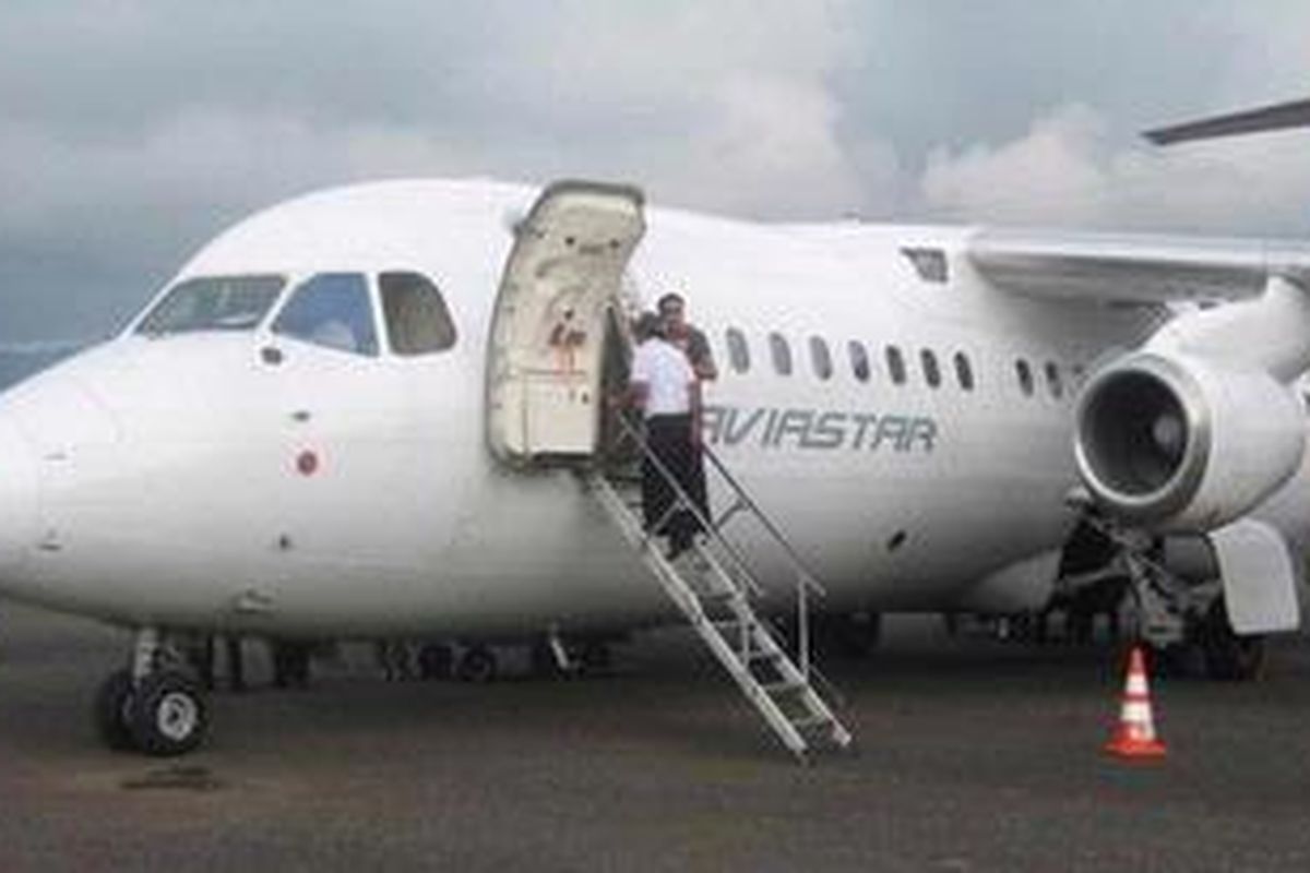 Ilustrasi: Pesawat BAe 146-200 PK-BRE milik Aviastar mendarat di Bandar Udara Komodo di Labuan Bajo, Kabupaten Manggarai Barat, Nusa Tenggara Timur (NTT) pada Rabu (6/4/2011).