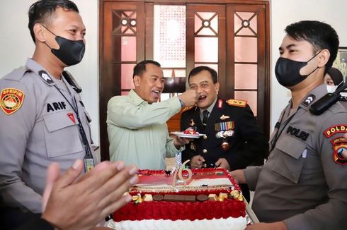 HUT Ke-76 TNI, Kapolda Jateng Beri Kejutan untuk Pangdam Diponegoro