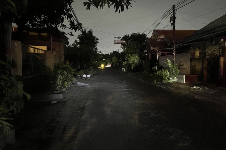Listrik Padam di Surabaya Selatan: Bayi Susah Tidur, Pekerjaan Tertunda