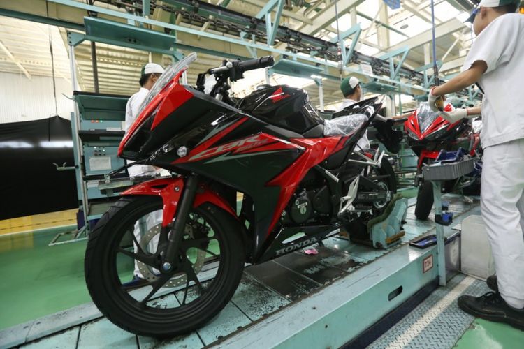 New Honda CBR150R dengan warna dan stripe baru, Senin (29/1/2018).