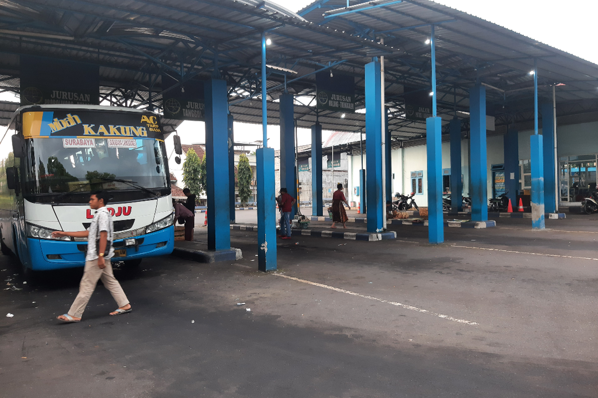Suasana lengang nampak di Terminal Minak Koncar Lumajang, Selasa (26/4/2022)