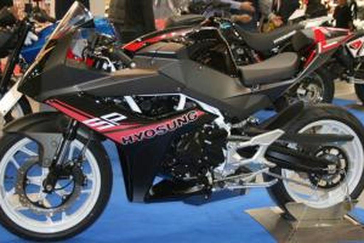 Hyosung bakal melesatkan sepeda motor sport full fairing Juli mendatang.