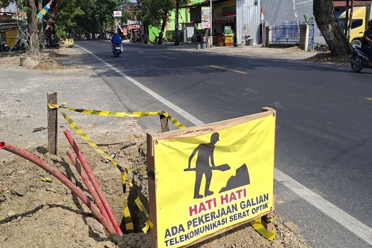 Galian Kabel Optik di Jalan Blora - Cepu Resahkan Pengguna Jalan, DPRD Ingatkan Potensi Kecelakaan