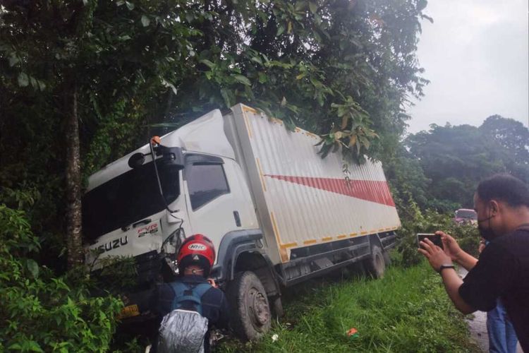 Tabrakan beruntun di Sitinjau Lauik akibatkan ibu dan anak tewas, Kamis (15/4/2021)