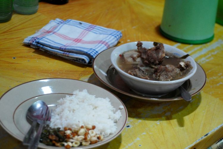 Seporsi sayur becek disajikan di ‎Warung makan Putra 45 di jalan Jenderal Sudirman, Kota Purwodadi, Grobogan, Jumat (20/10/2017).