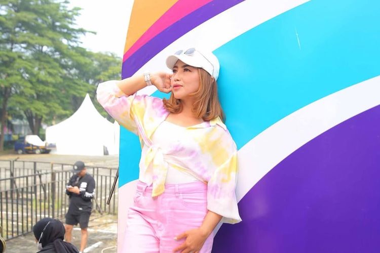 Respons Suami Mpok Alpa Usai Putranya Dapat Beasiswa Rp 300 Juta dari John LBF