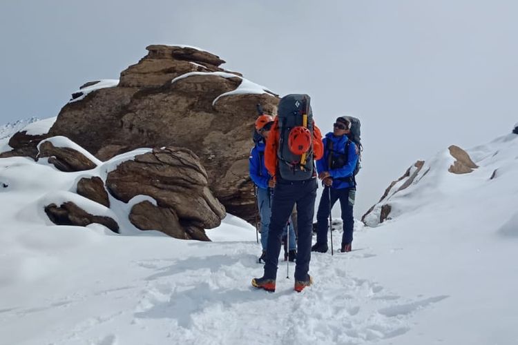 Setelah tertunda nyaris sepekan, pendaki gunung asal Indonesia yang tergabung dalam Wanadri, akhirnya berhasil mencapai base camp Hoernlihuette, Gunung Matterhorn, pada Rabu (30/8/2023) siang waktu setempat.