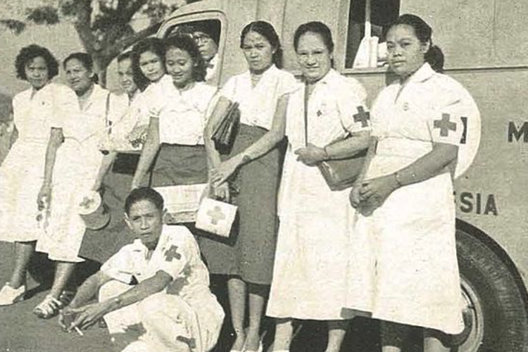 Potret wanita-wanita yang bertugas sebagai anggota Palang Merah Indonesia tahun 1953