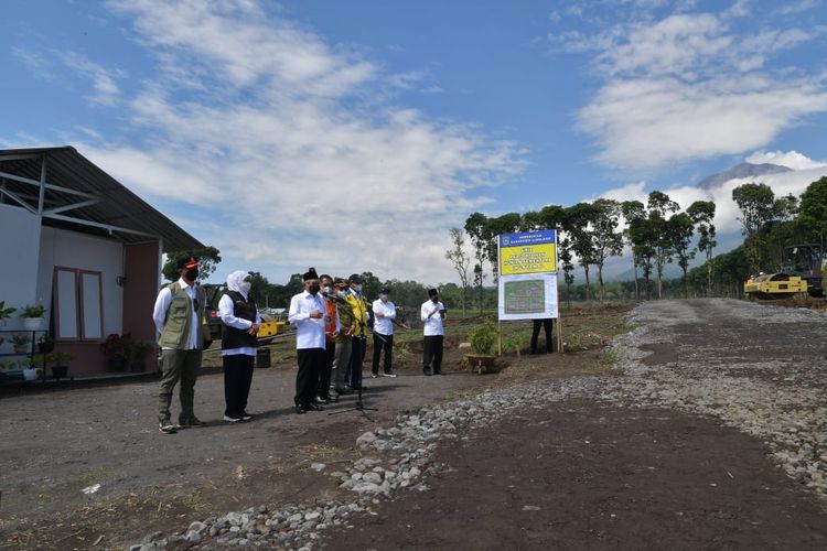 Wapres KH Ma'ruf Amin saat meninjau proses pembangunan hunian sementara korban letusan Gunung Merapi 