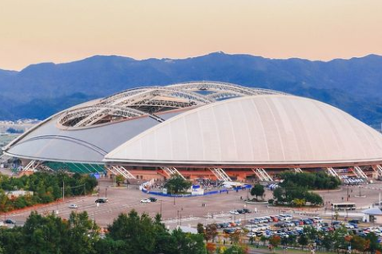 Showa Denko Dome di Kota Oita, Jepang merupakan salah satu stadion paling inoatif di dunia