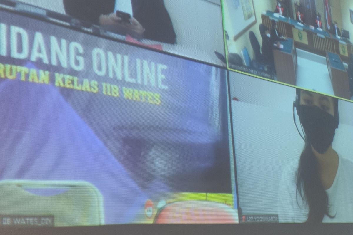 Sidang online perkara pornografi dan pelanggaran Undang-undang Informasi dan Transaksi Elektronik (ITE) dengan terdakwa FCN (23) binti P alias Siskaeee kembali digelar di Pengadilan Negeri Wates, Kabupaten Kulon Progo, Daerah Istimewa Yogyakarta.