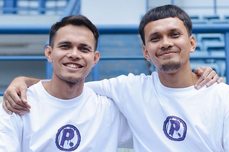 Pernah di Persija Jakarta, Kakak-beradik Rezaldi Hehanussa dan Hamra Hehanussa bereuni satu tim kembali di Persib Bandung.