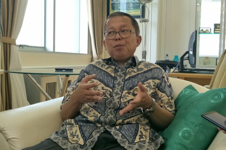 Wakil Ketua Tim Kampanye Nasional pasangan Joko Widodo-Maruf Amin (TKN) Arsul Sani saat ditemui di ruang kerjanya, Kompleks, Parlemen, Senayan, Jakarta, Selasa (26/3/2019).