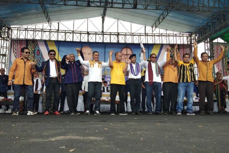 Pengurus Partai Nasdem, Golkar, dan Hanura memberikan dukungan kepada Viktor Bungtilu Laiskodat dan Josef Nae Soi sebagai pasangan calon Gubernur dan Wakil Gubernur Nusa Tenggara Timur (NTT).