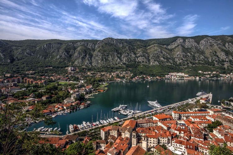 Kota tua Kotor adalah Situs Warisan Dunia UNESCO dan salah satu kota abad pertengahan terbaik yang dilestarikan di daerah Adriatik. 