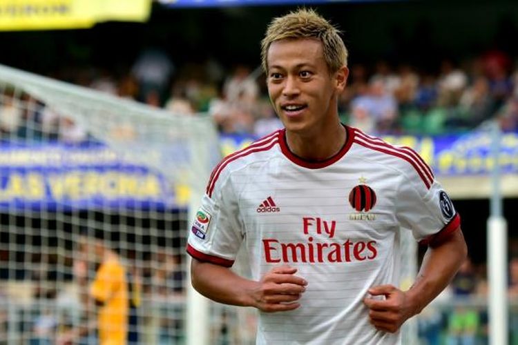 Keisuke Honda saat bermain untuk AC Milan. Honda kini menjadi manajer timnas Kamboja dan akan melawan timnas Indonesia pada Piala AFF 2020.