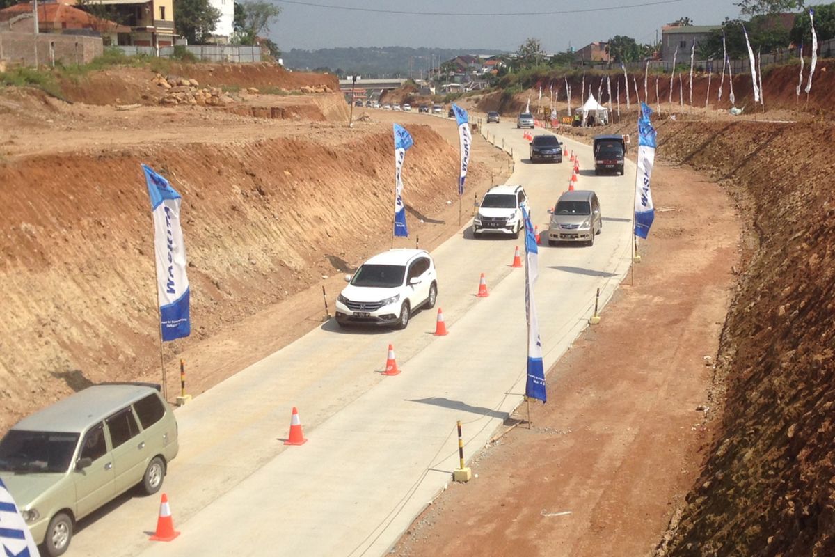 Situasi di jalan fungsional Batang-Semarang di Kecamatan Ngaliyan, Kota Semarang, Senin (11/6/2018)