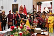 Jokowi Kembali Potong Tumpeng di Istana, Kali Ini Tanpa SBY