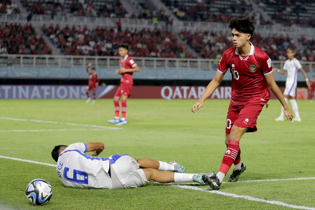 Pemain Timnas Indonesia Ji da Bin saat laga kedua babak penyisihan Grup A Piala Dunia U17 2023 Indonesia melawan Panama yang berakhir dengen skor 1-1 di Stadion Gelora Bung Tomo Surabaya, Jawa Timur, Senin (13/11/2023) malam. Terdekat, timnas U17 Indonesia akan melawan Maroko dalam matchday ketiga Piala Dunia U17 2023. Laga Indonesia vs Maroko berlangsung di Stadion Gelora Bung Tomo (GBT) pada Kamis (16/11/2023).