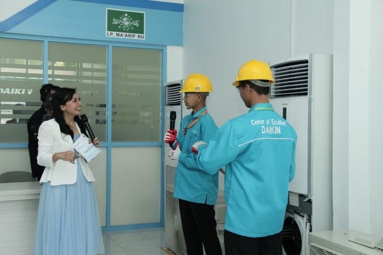 Di Daikin Center of Excellence SMK NU Ma?arif Kudus, siswa akan mendapatkan pengalaman langsung dalam instalasi, troubleshooting, dan refrigerant recovery.