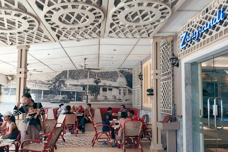 Suasana salah satu ikon kuliner di Kota Surabaya, Jawa Timur es krim Zangrandi yang sudah berdiri sejak tahun1930-an